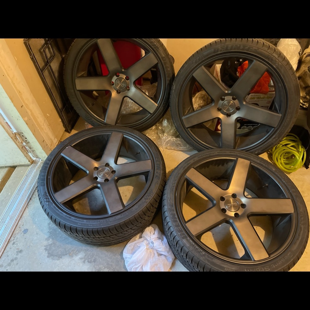 DUB 4 RIM AND TIRED 21’ FOR ADODGE CHARGERALL SEASON TIRES  245/45R20.265/35ZR22